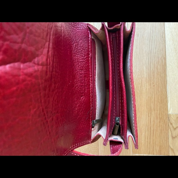 Red Italian leather crossbody purse - Picture 5 of 10